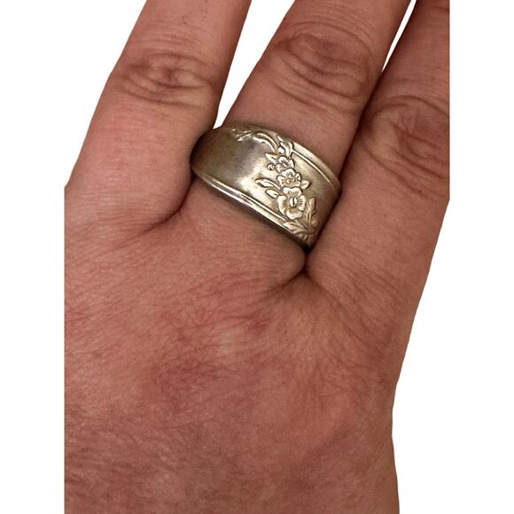 Size 10 Sterling Silver Plated Floral Spoon Ring - Picture 5 of 5